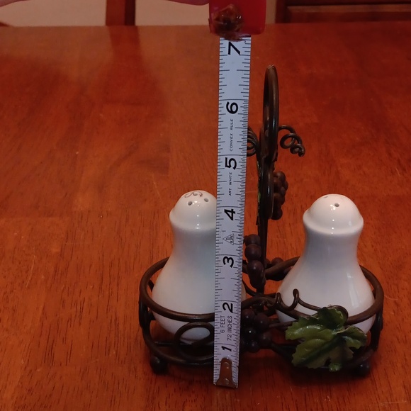 Vintage Salt and Pepper Shakers In A Basket With Grap Accent - Picture 8 of 8
